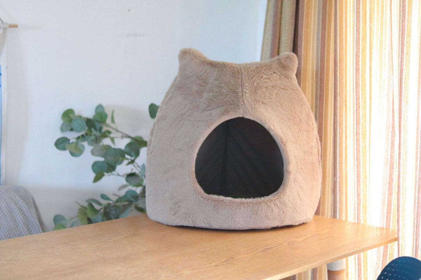 Cozy Retreat: Removable And Washable Semi-Closed Cat Bed For Autumn